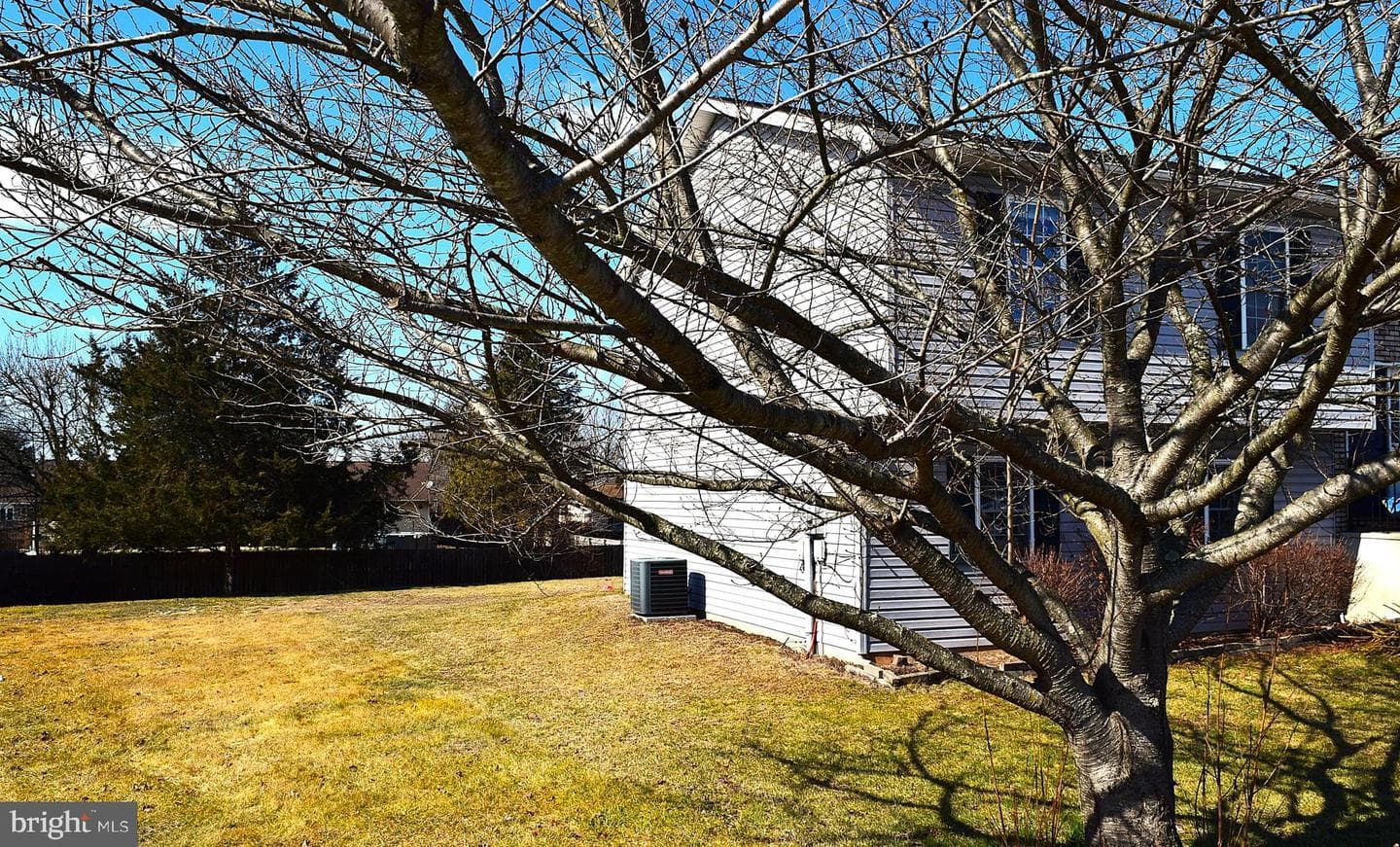 99 Jessica Drive photo 2