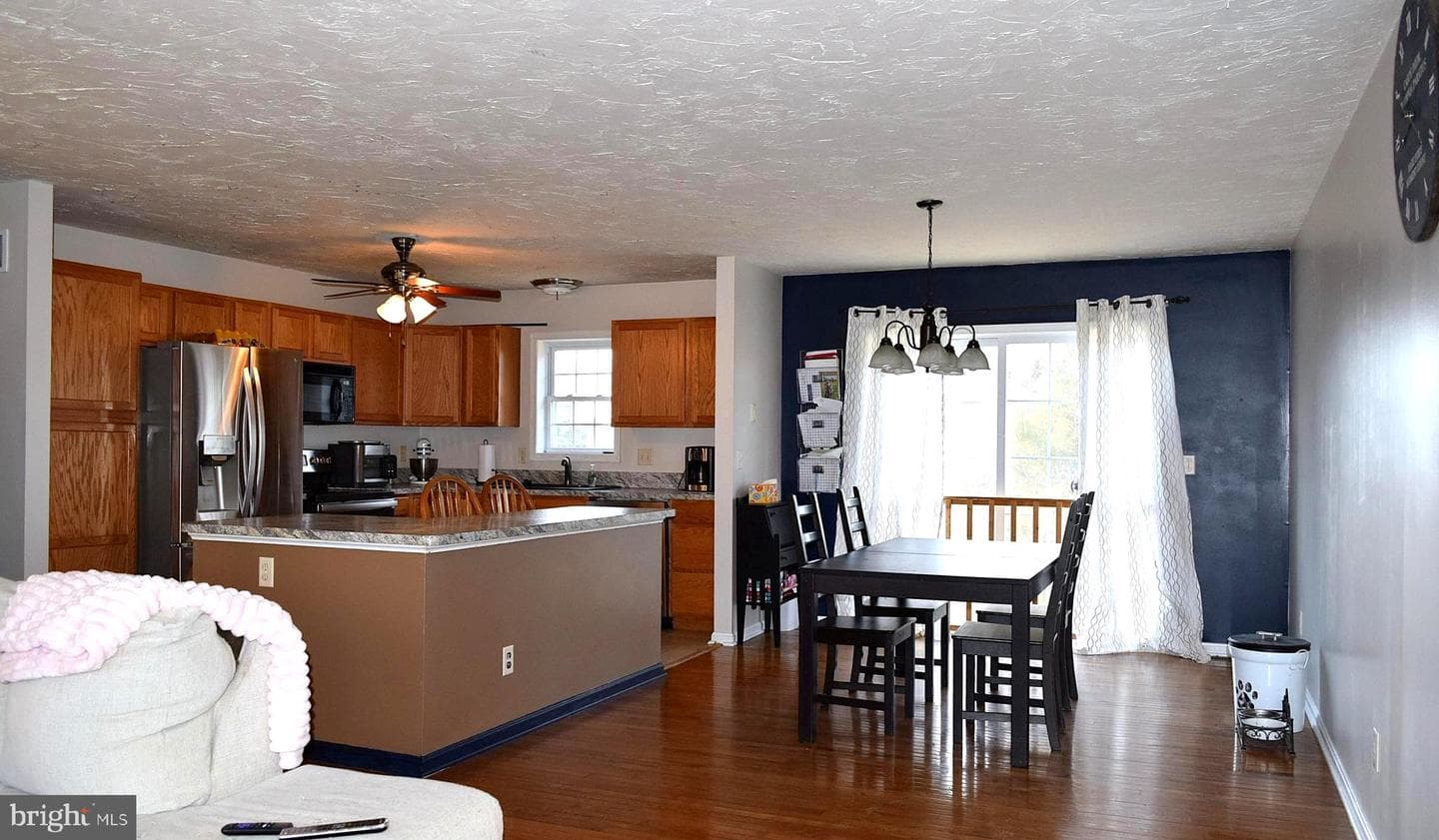 99 Jessica Drive photo 9