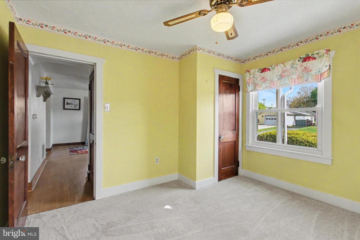 371 Maple Avenue photo 23