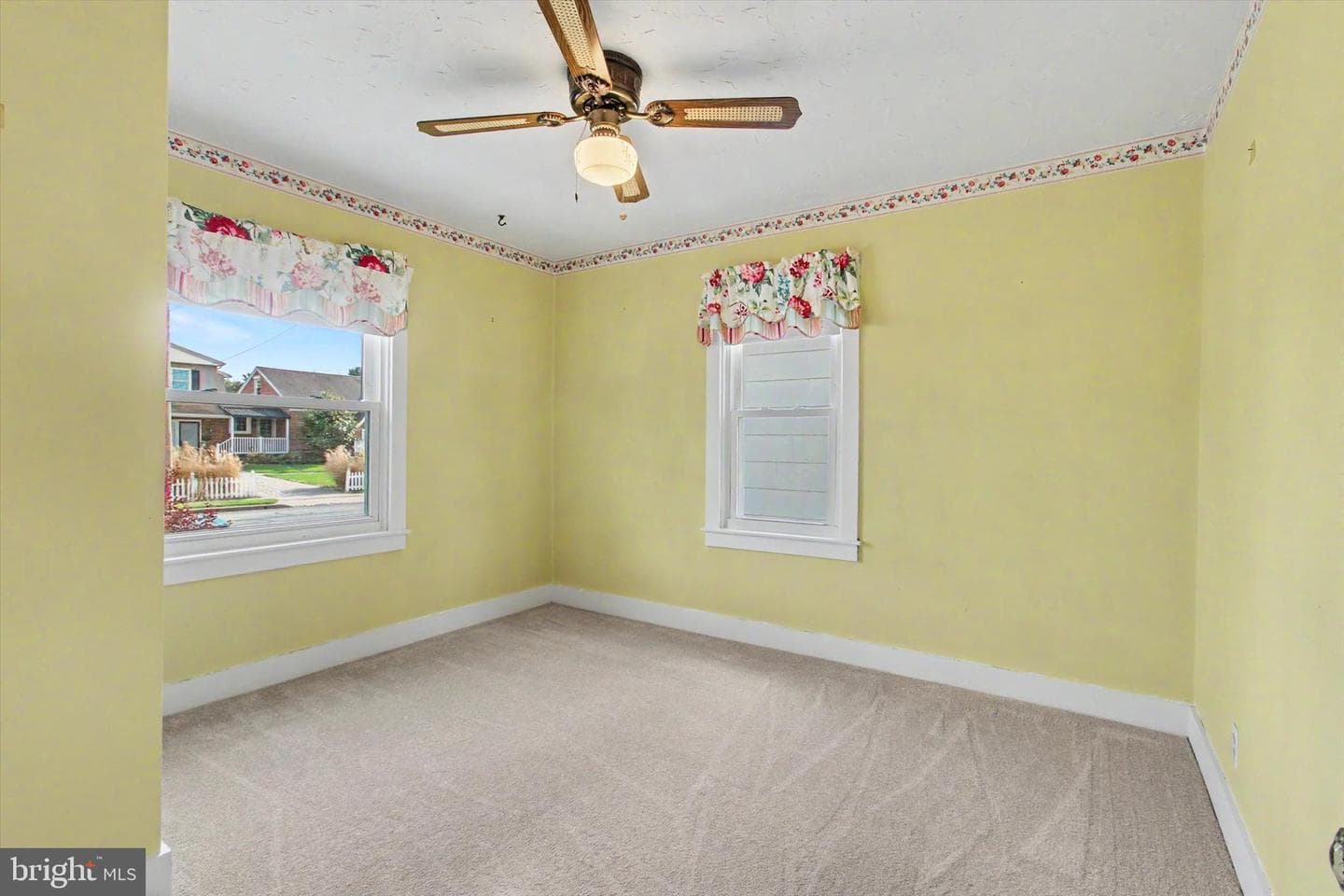 371 Maple Avenue photo 24