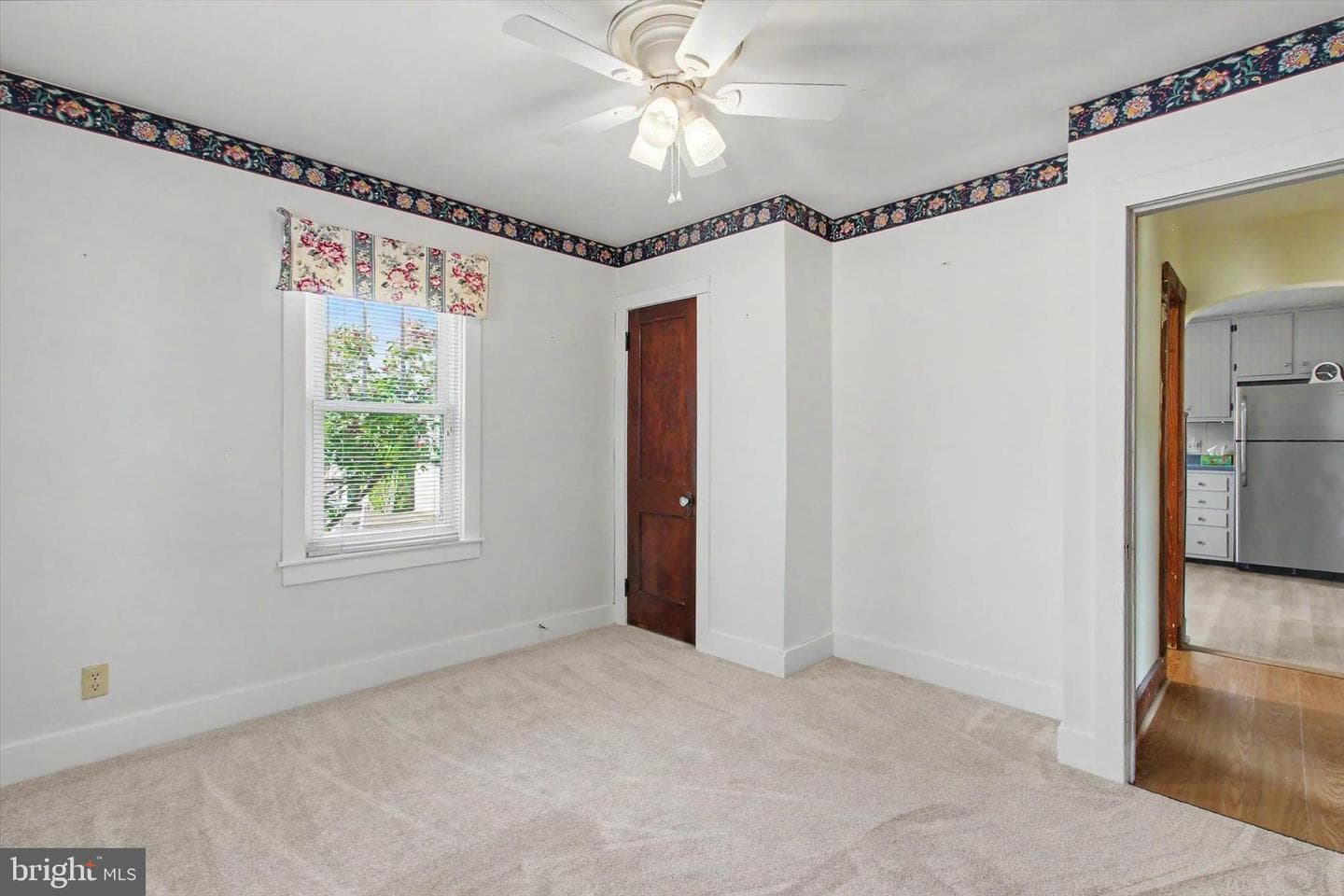 371 Maple Avenue photo 27