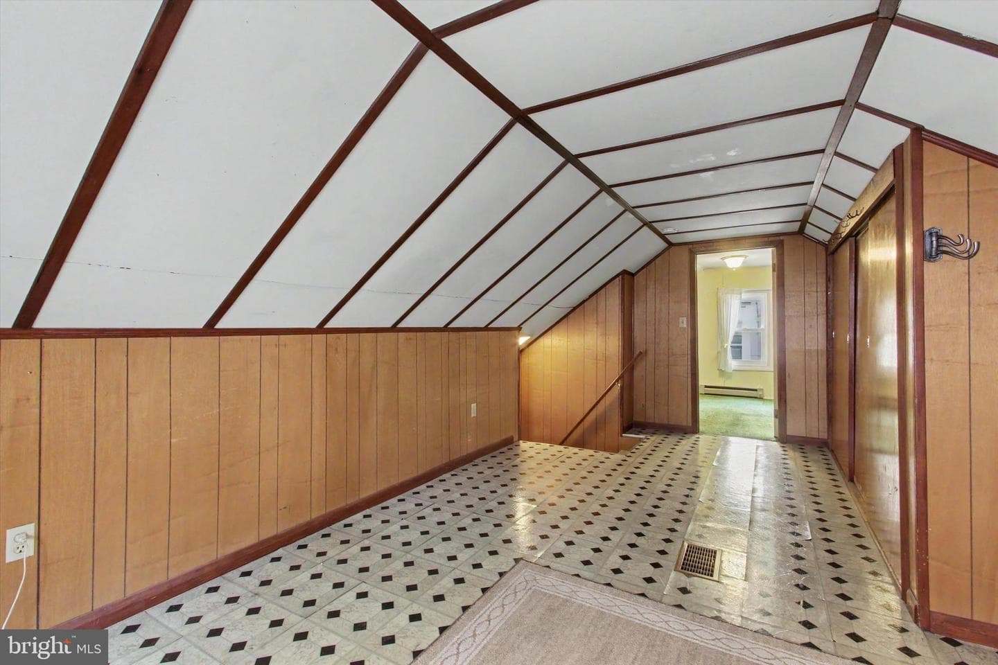 371 Maple Avenue photo 32