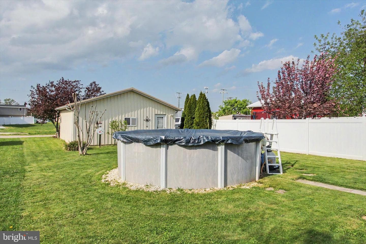 371 Maple Avenue photo 5