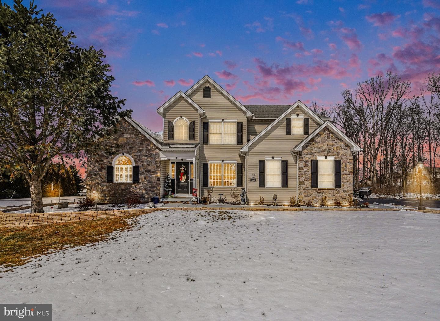 240 Amanda Drive photo 2