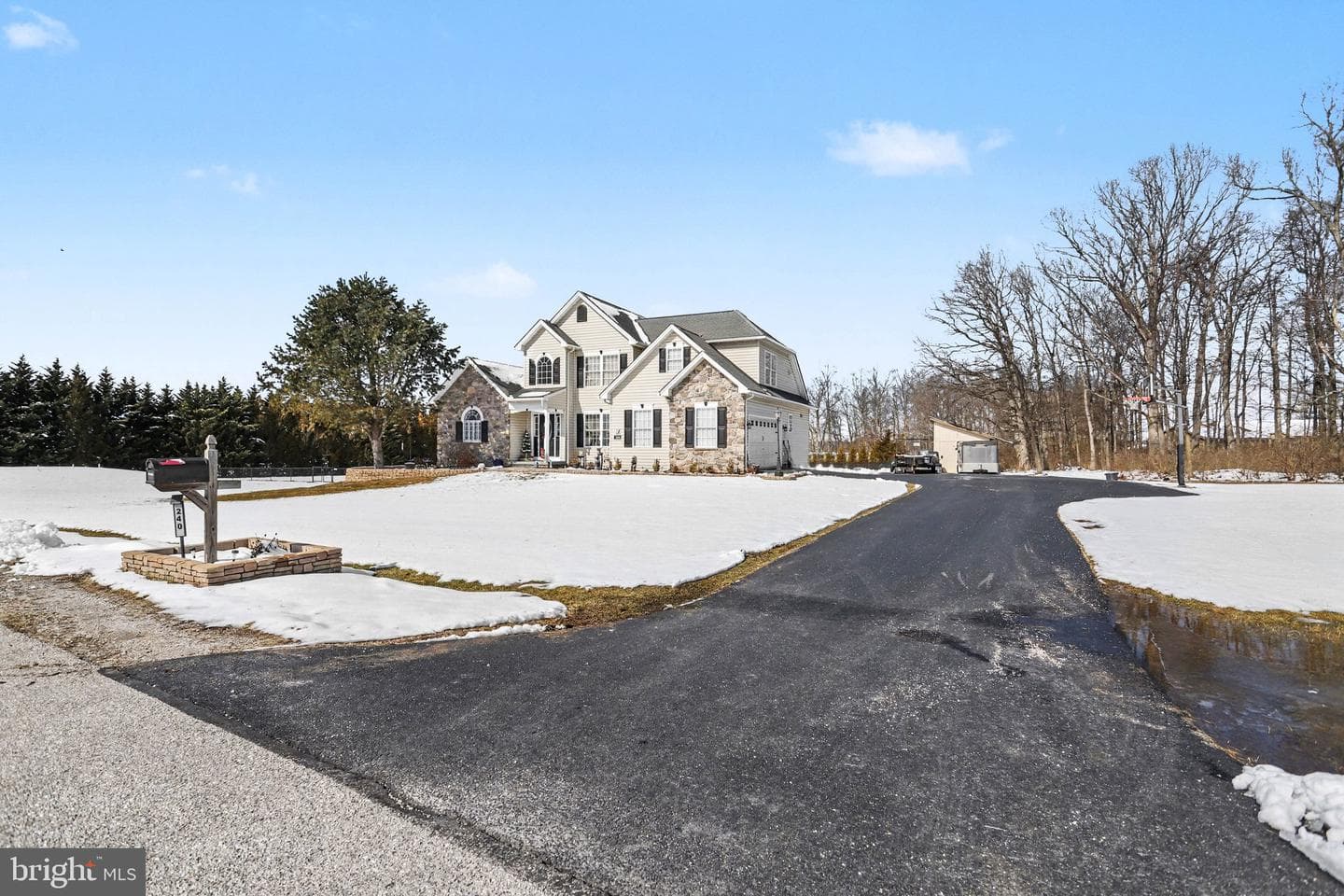 240 Amanda Drive photo 4