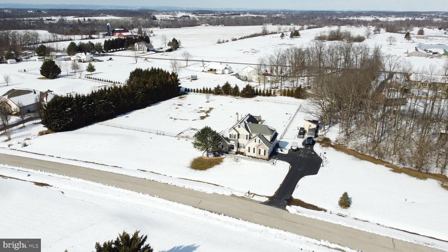 240 Amanda Drive photo 43