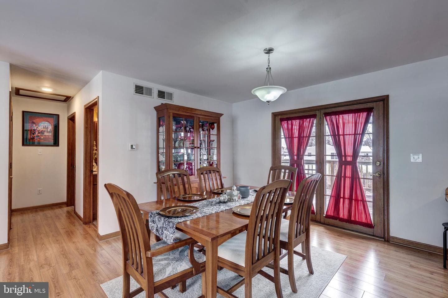 720 W Myrtle Street photo 8
