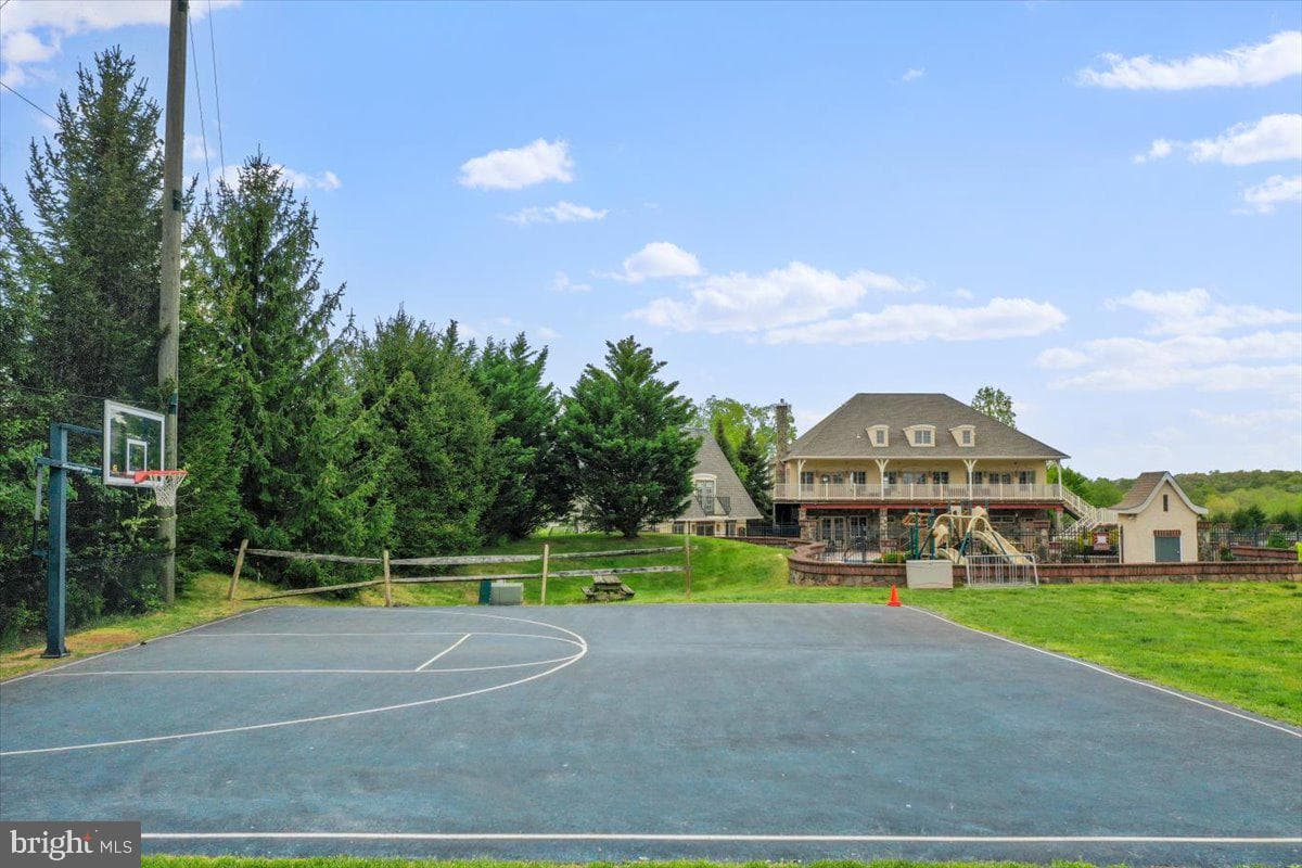 101 Brookside Lane photo 40