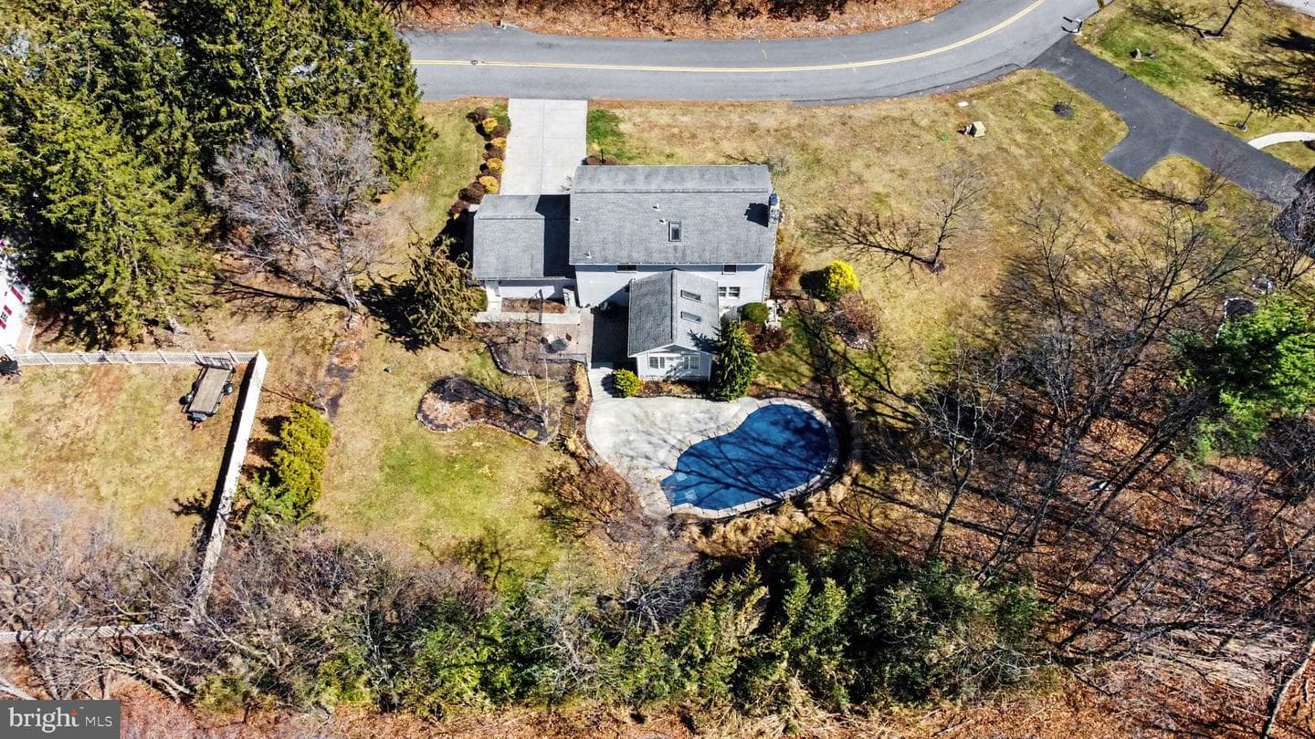 75 Longview Boulevard photo 30