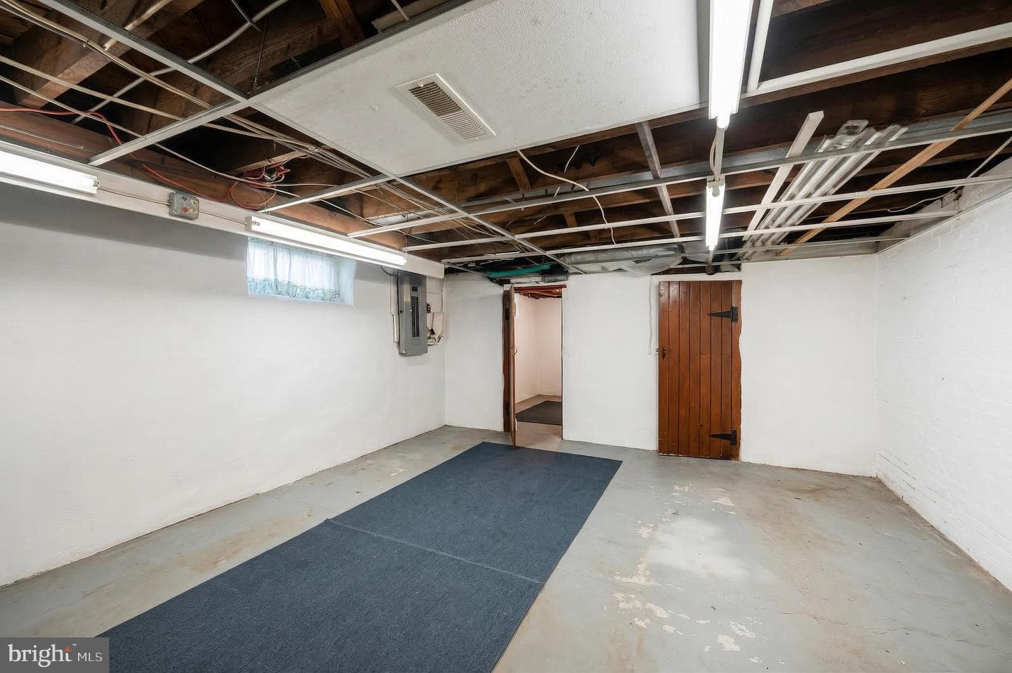 318 Lincoln Way W photo 28