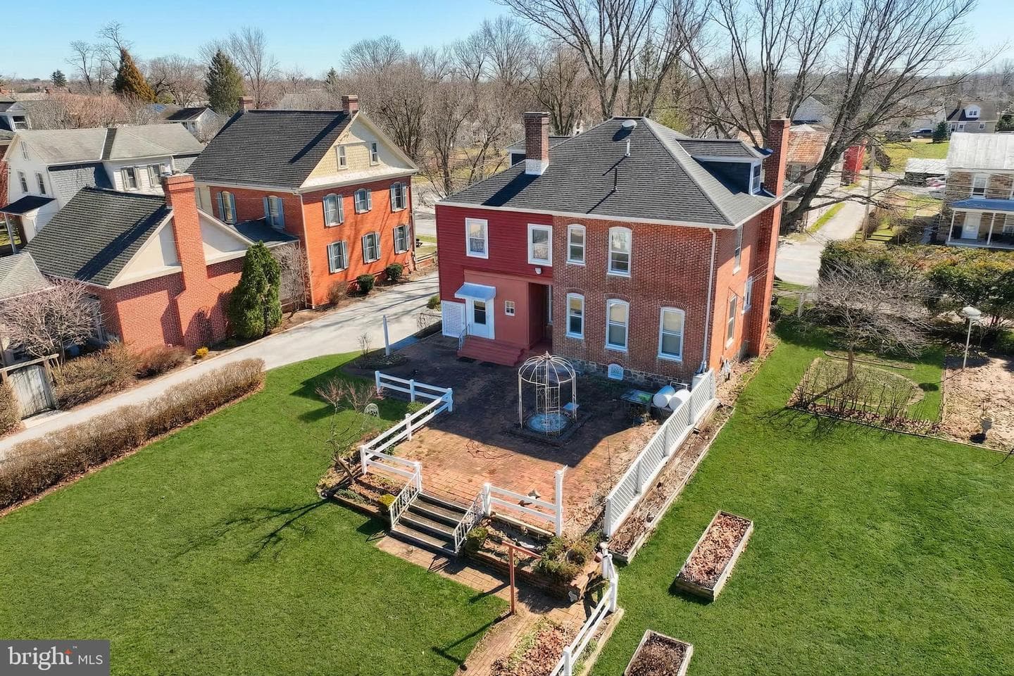 318 Lincoln Way W photo 4