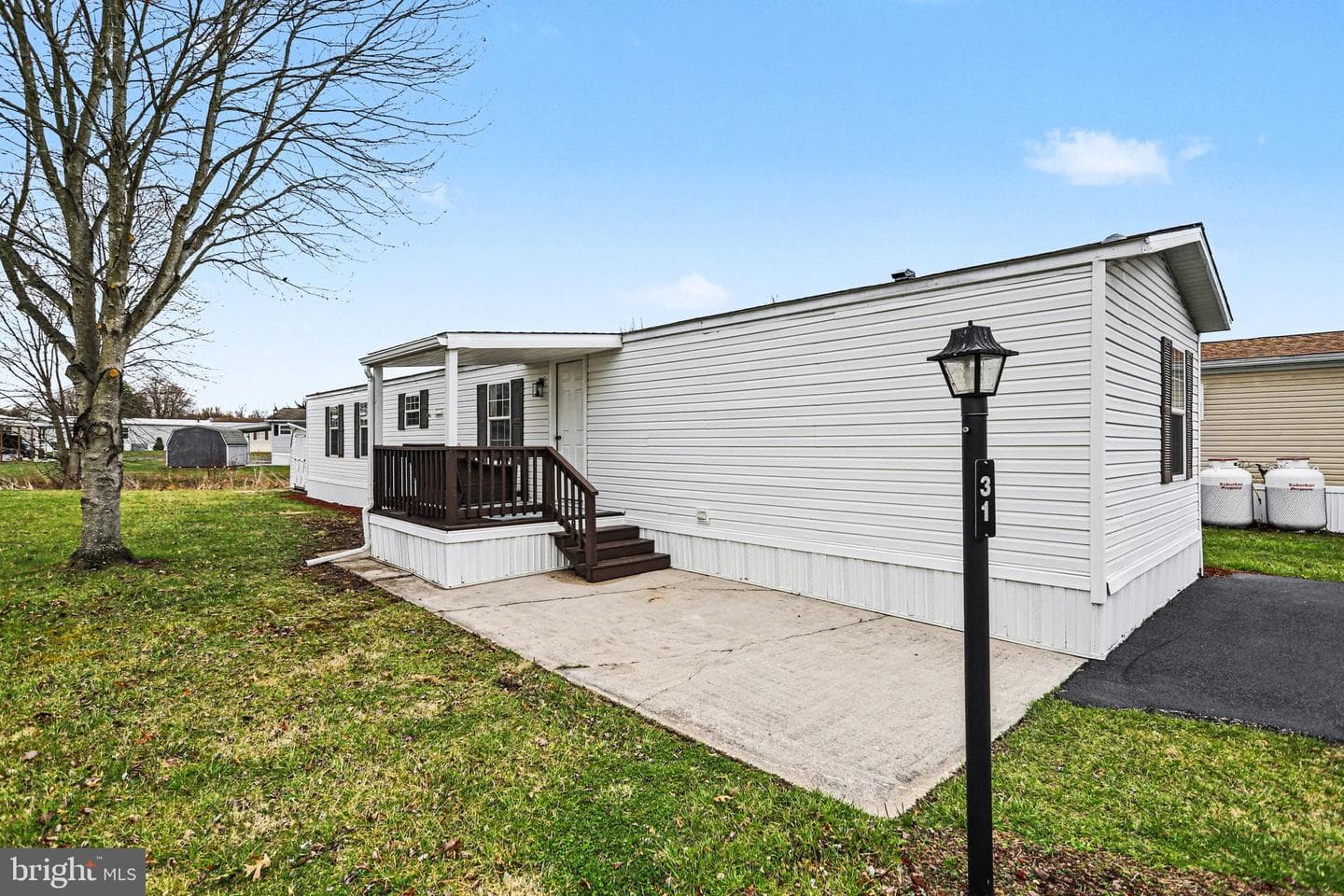 31 Davis Avenue photo 2