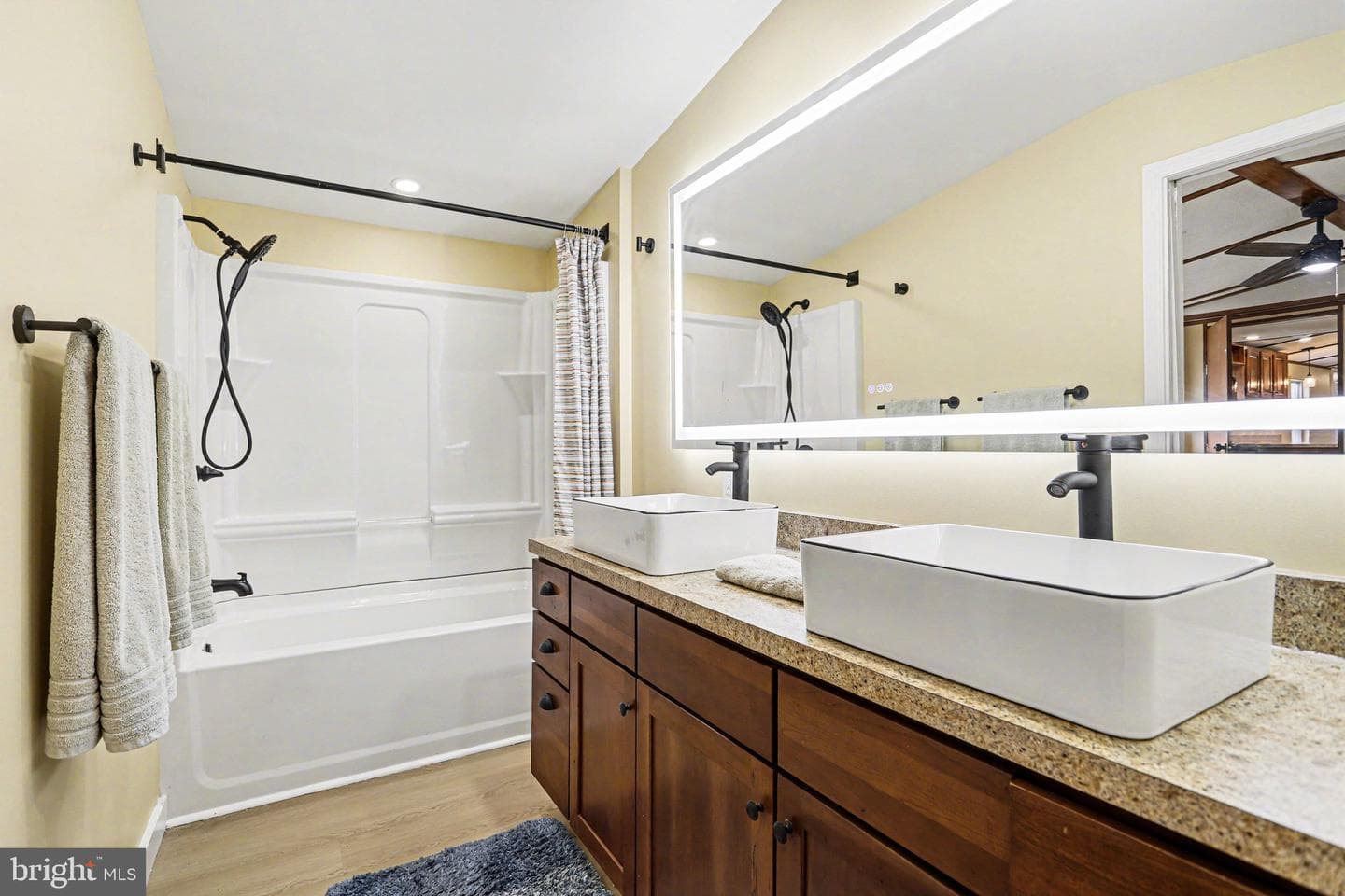 31 Davis Avenue photo 21