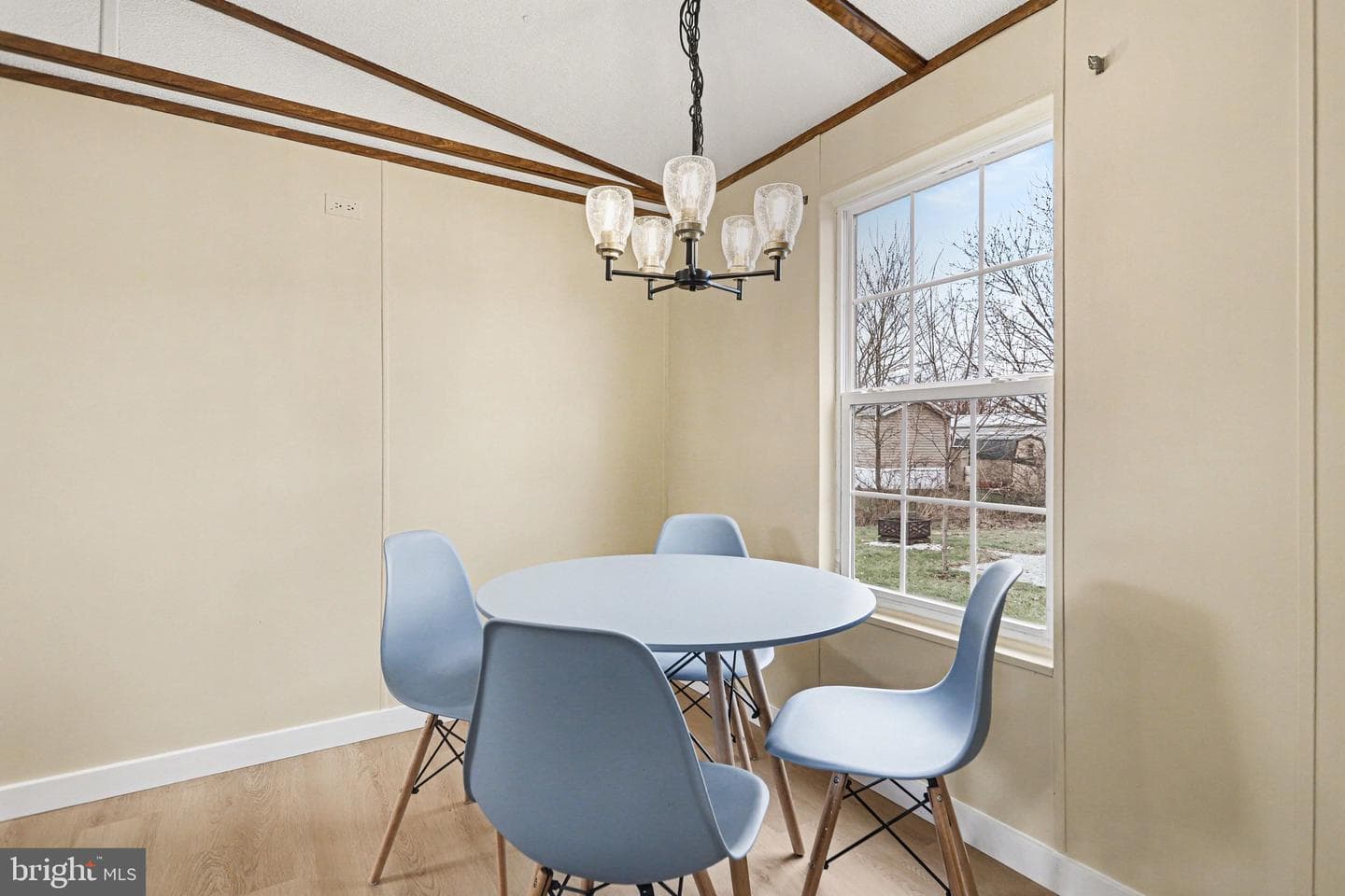 31 Davis Avenue photo 8