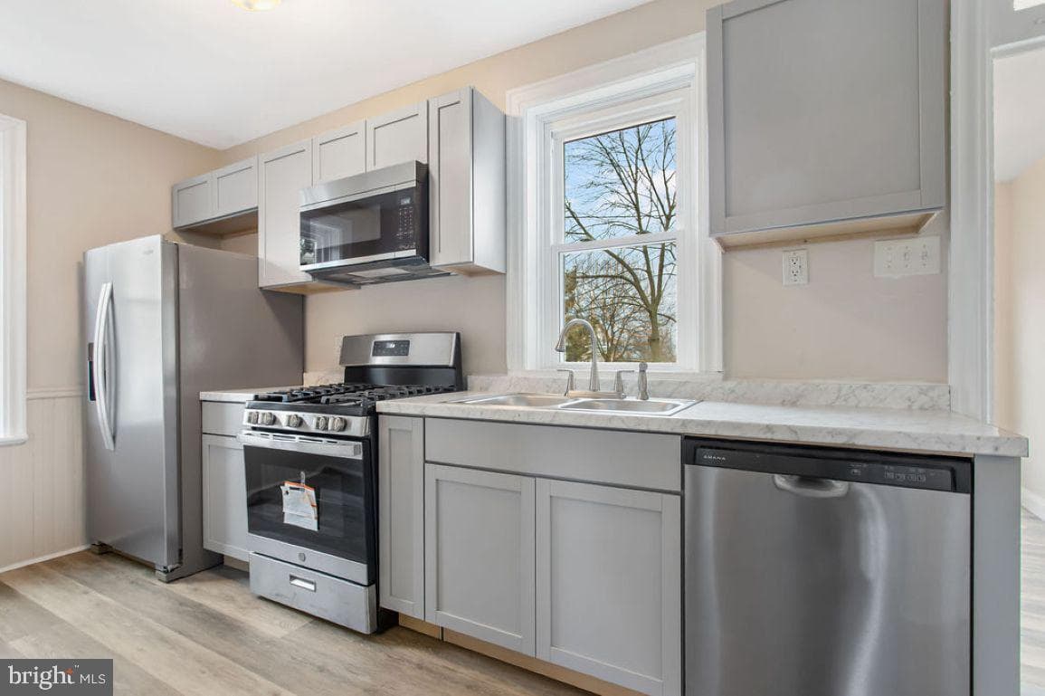 265 E York Street photo 12