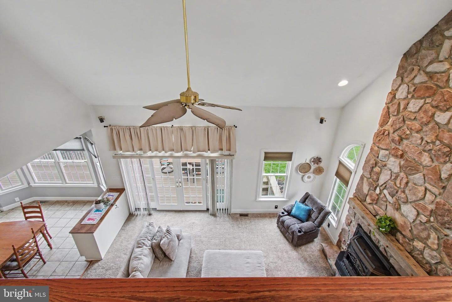 105 Saint Johns Road W photo 12