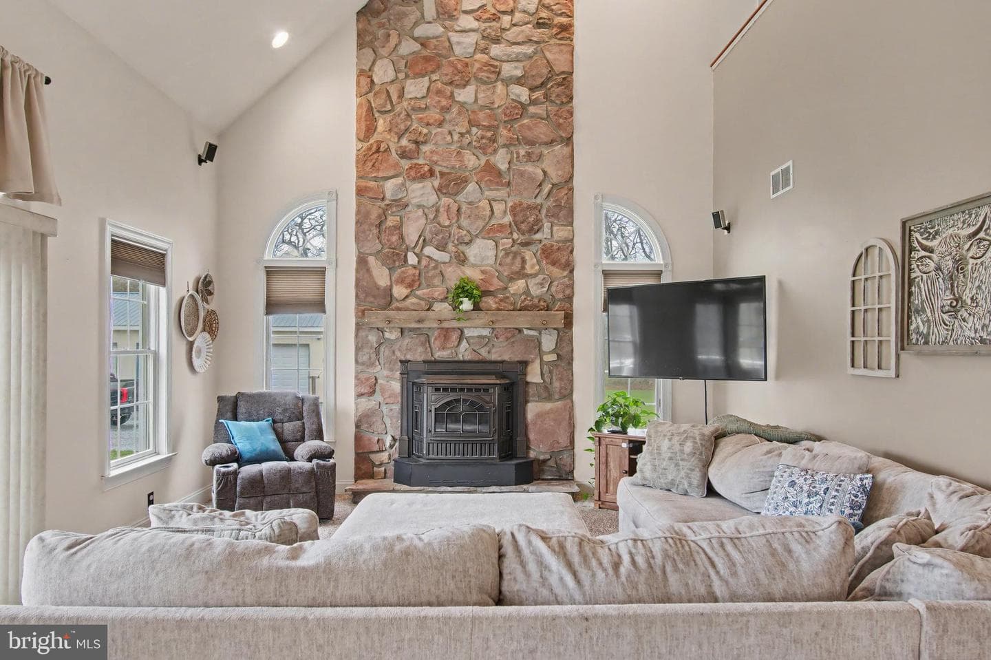 105 Saint Johns Road W photo 13