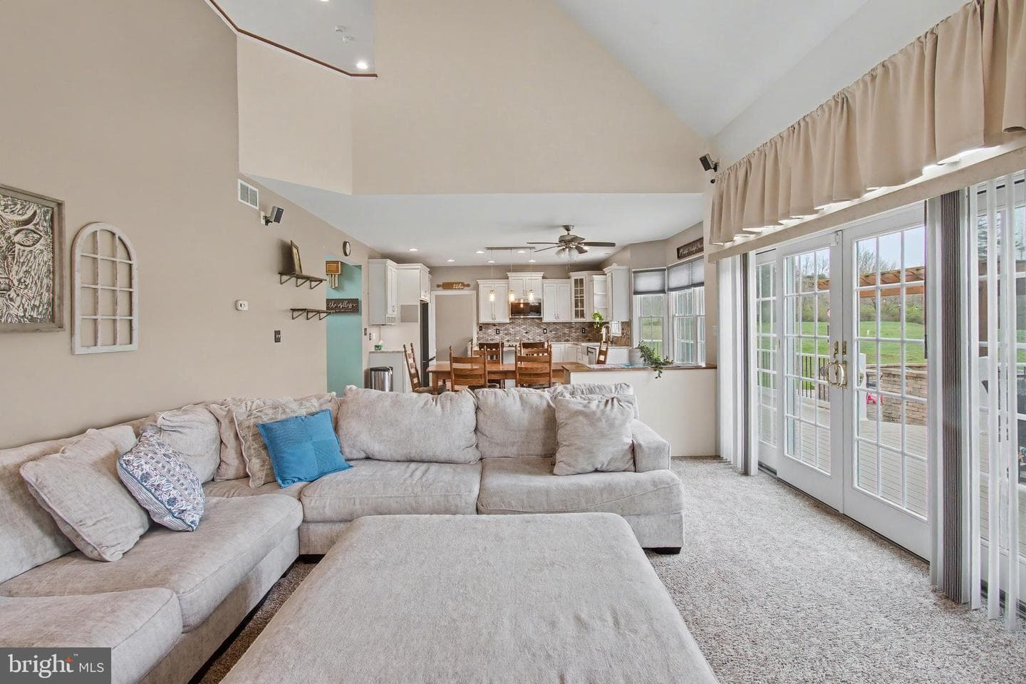 105 Saint Johns Road W photo 14