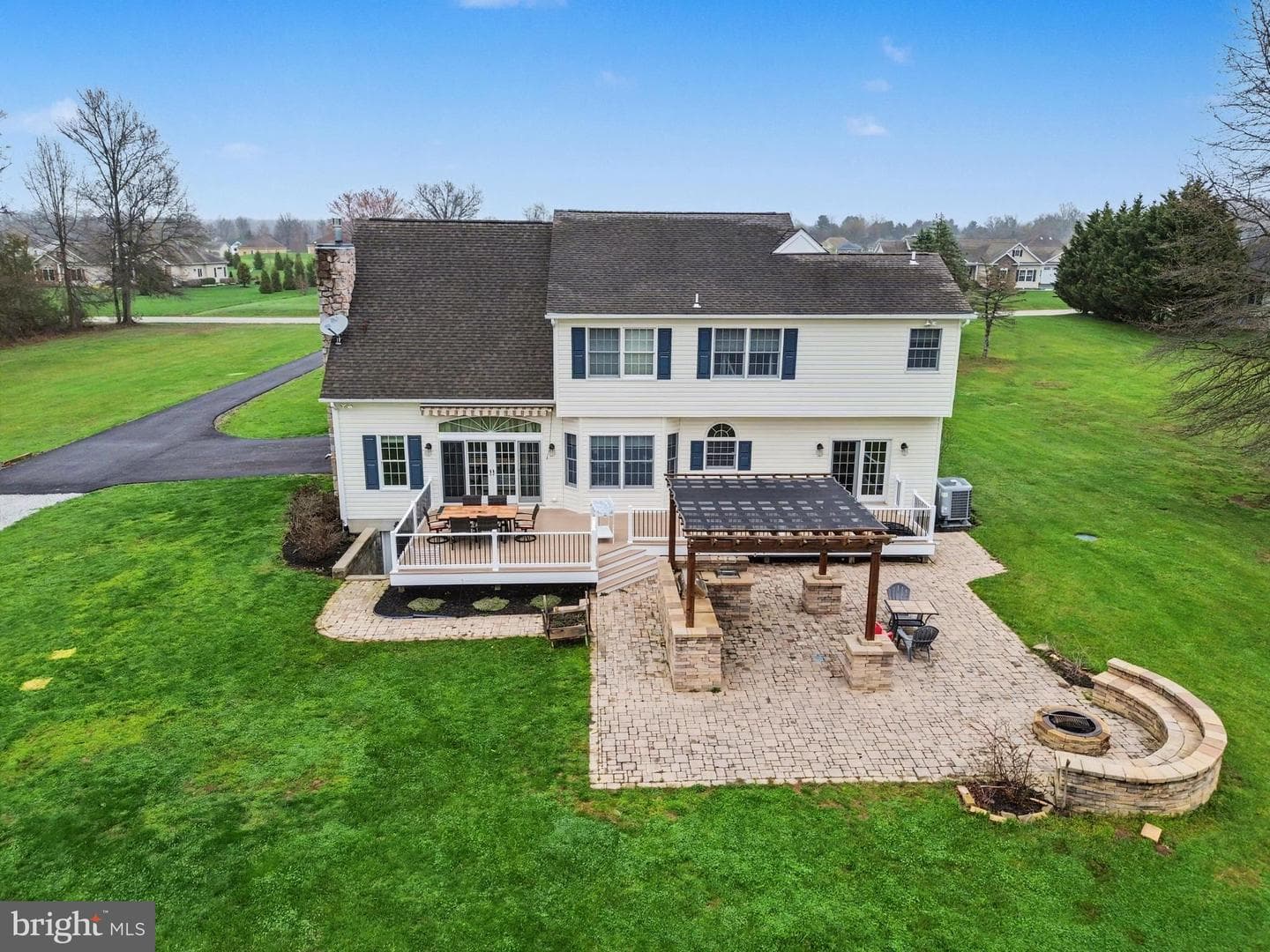105 Saint Johns Road W photo 36