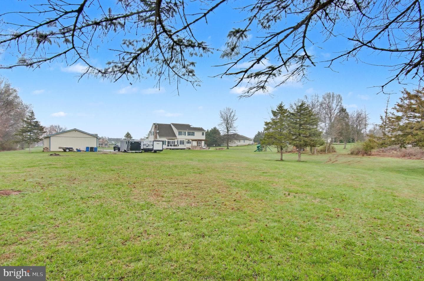 105 Saint Johns Road W photo 38