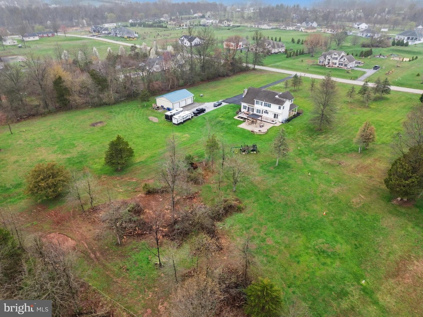 105 Saint Johns Road W photo 42