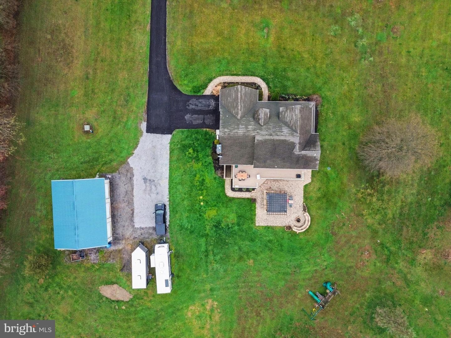 105 Saint Johns Road W photo 45