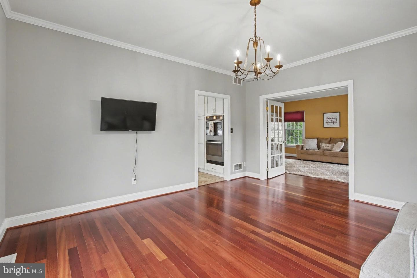 105 Saint Johns Road W photo 46