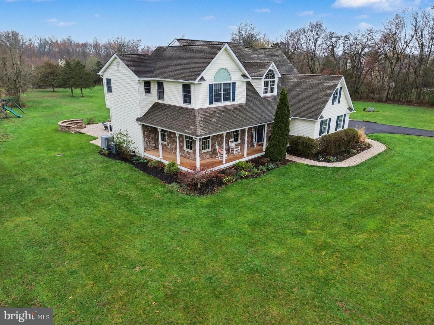 105 Saint Johns Road W photo 6