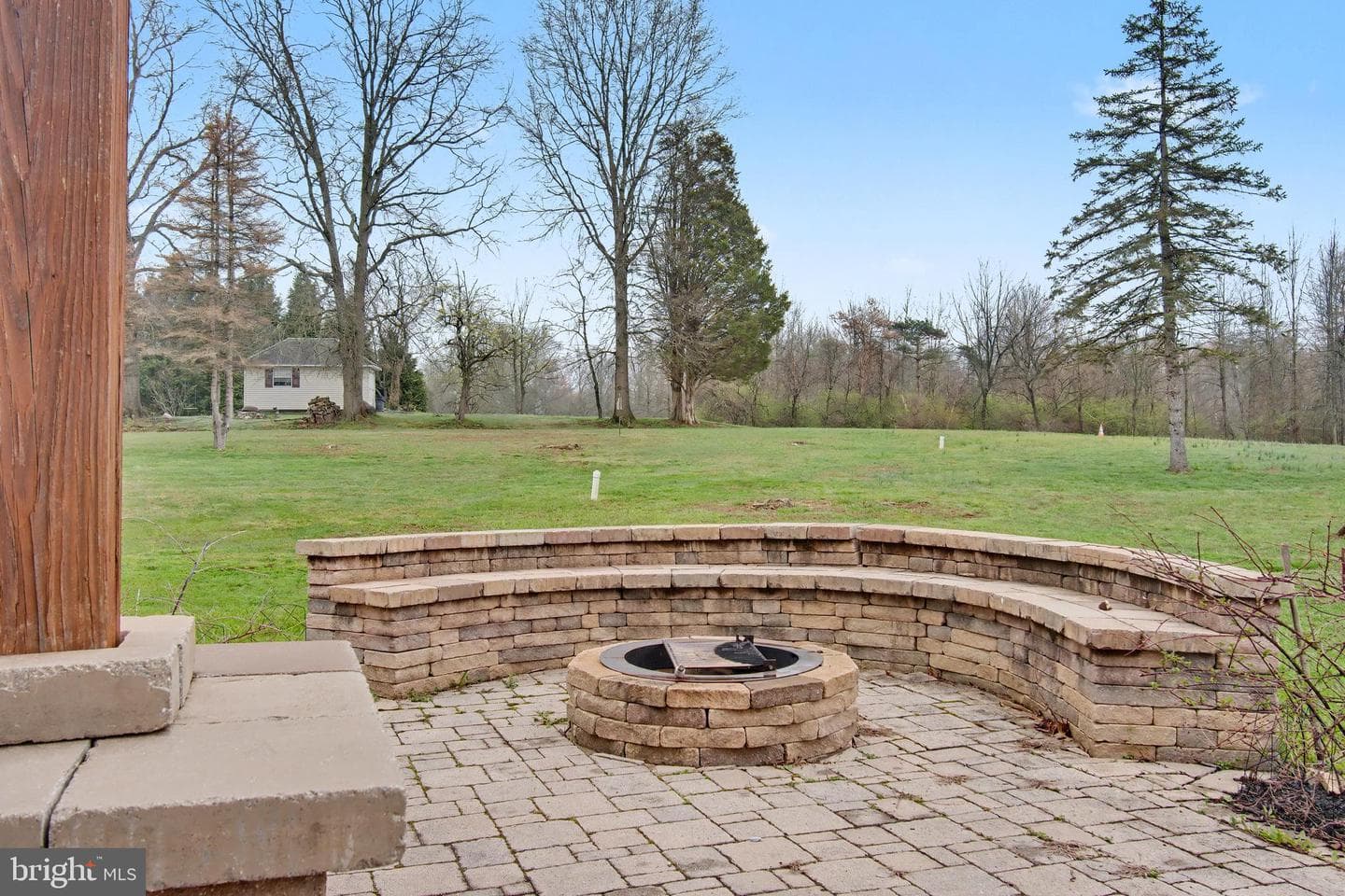 105 Saint Johns Road W photo 8