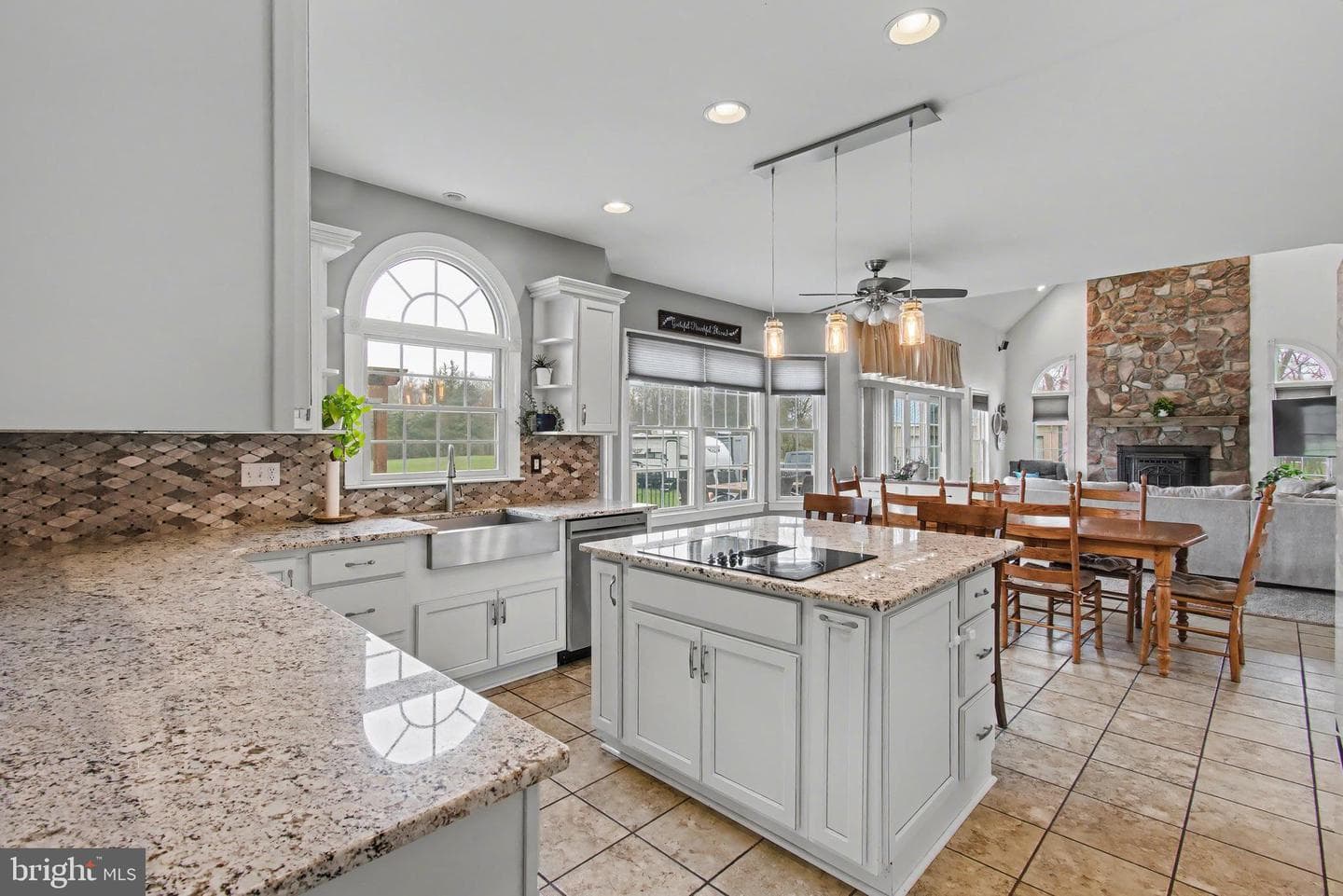 105 Saint Johns Road W photo 9