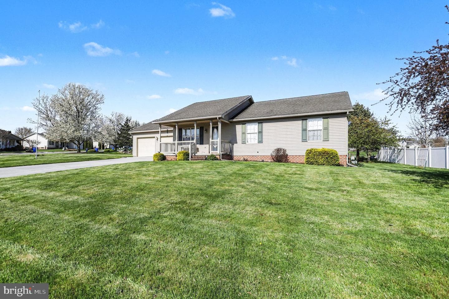 175 Branch Circle photo 2