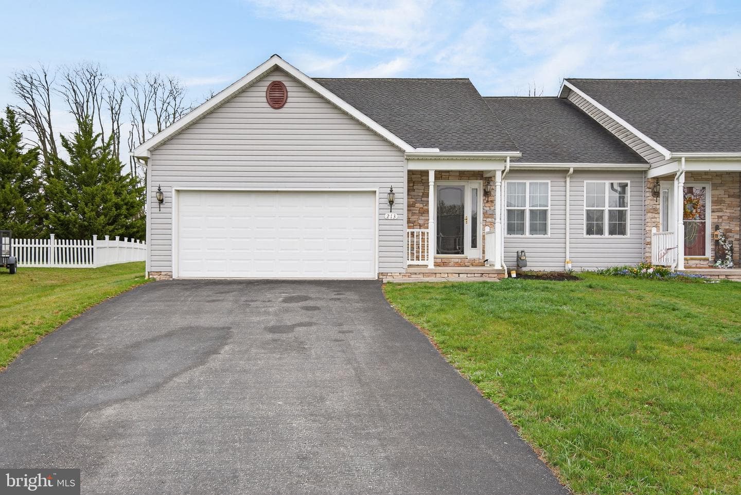 213 Maple Drive photo 1