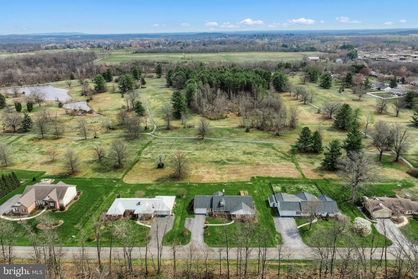 290 Country Club Lane photo 4