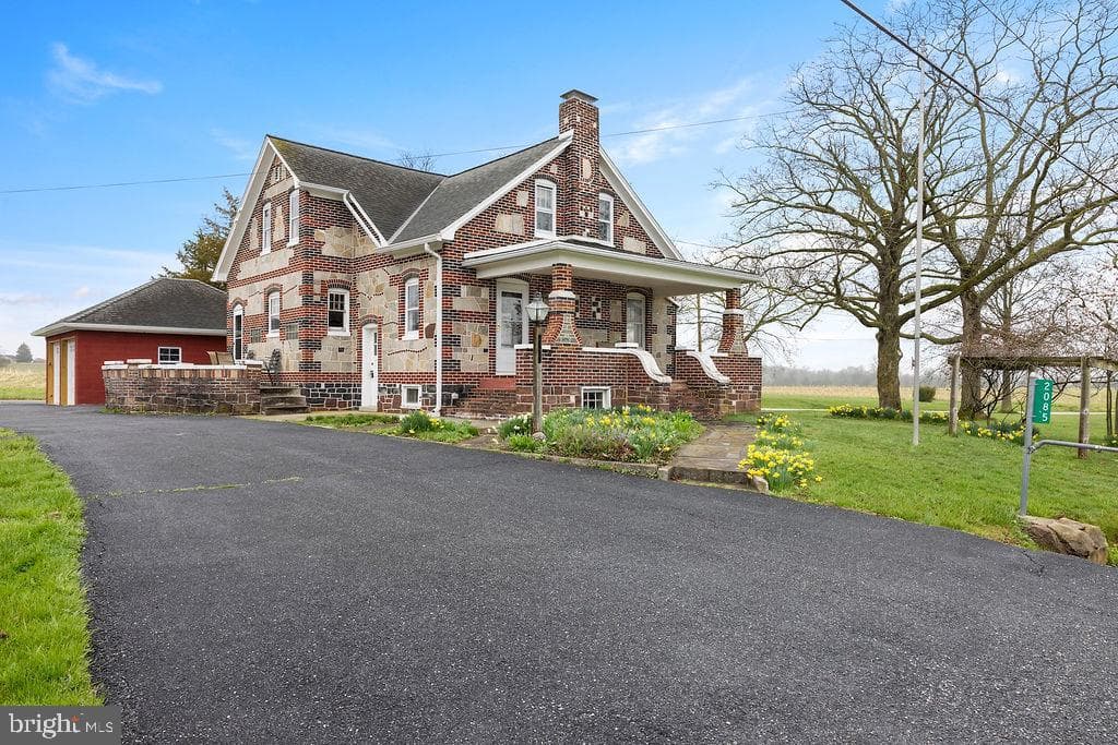 2085 Harney Road photo 1
