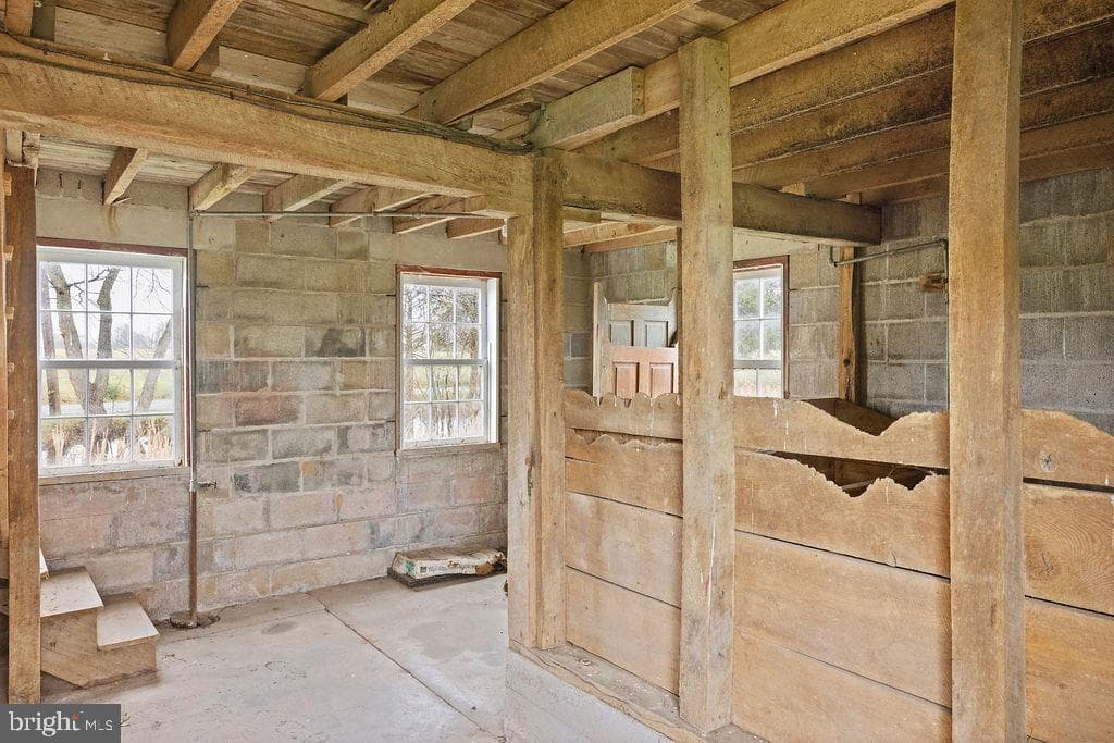2085 Harney Road photo 31