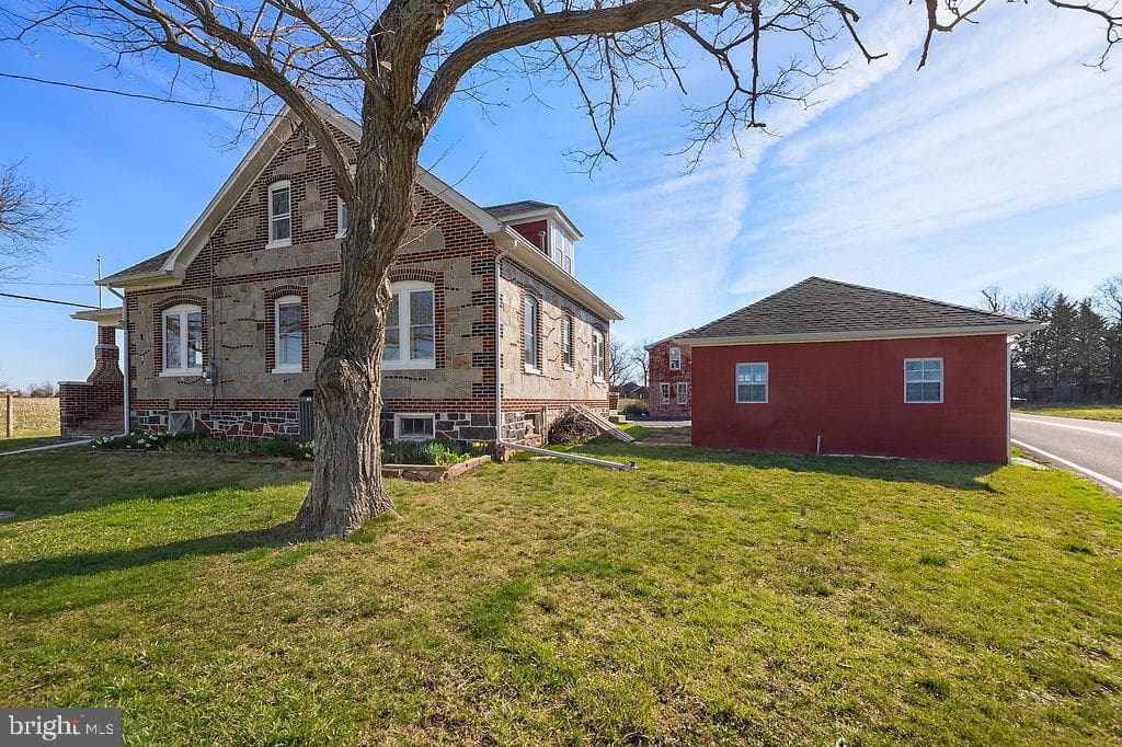 2085 Harney Road photo 45