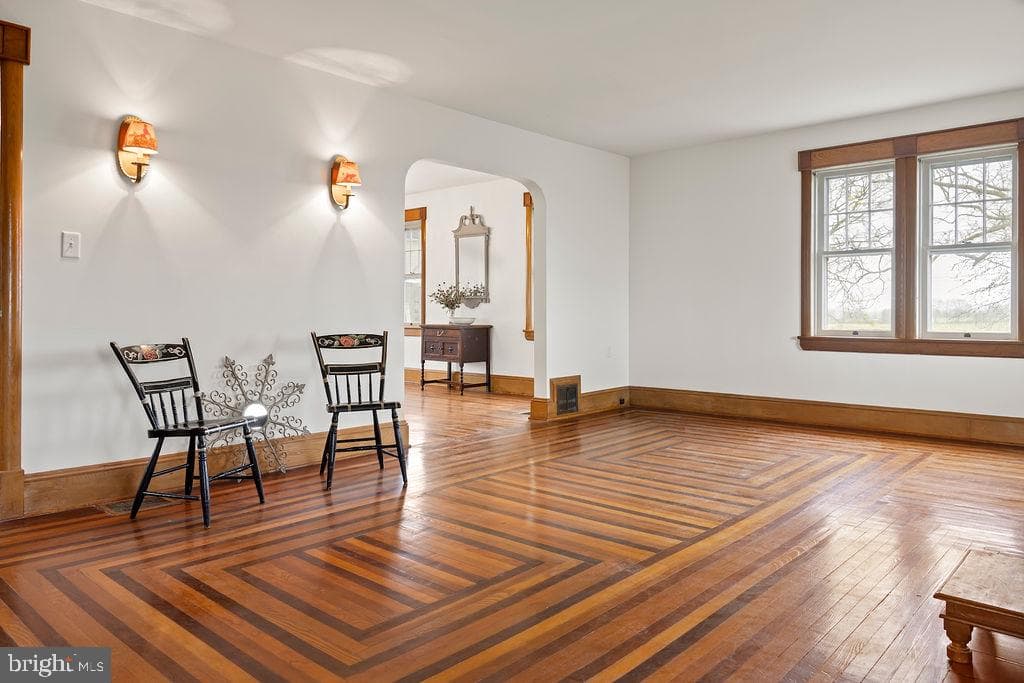 2085 Harney Road photo 6