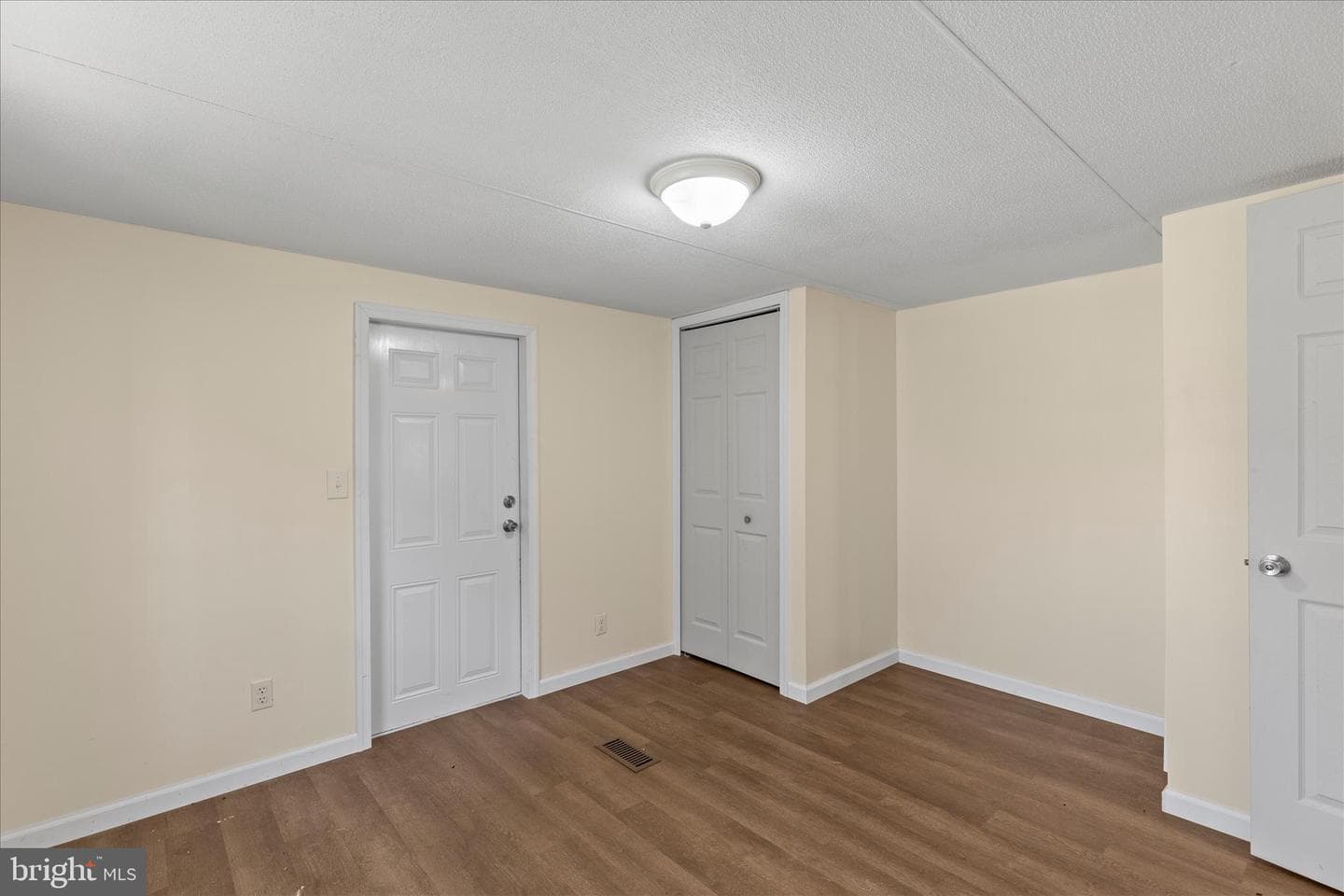 1104 W Elm Avenue photo 15