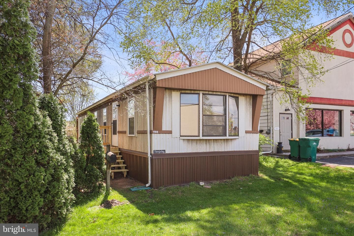 1104 W Elm Avenue photo 3