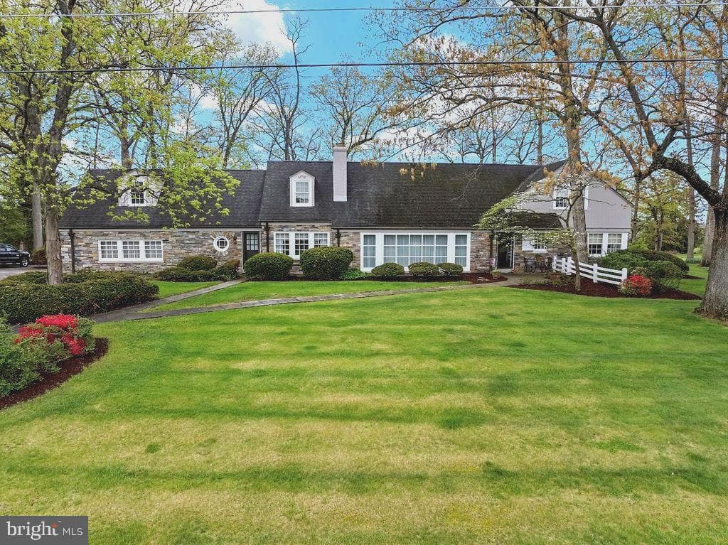 30 Longview Drive photo 3