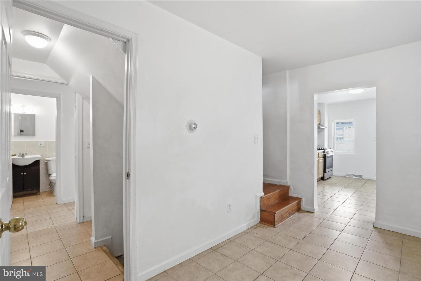 244 S Washington Street photo 9