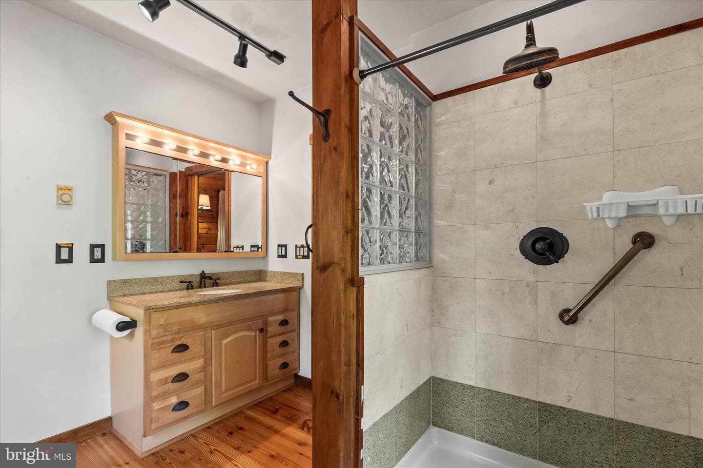 166 Woodview Road photo 19
