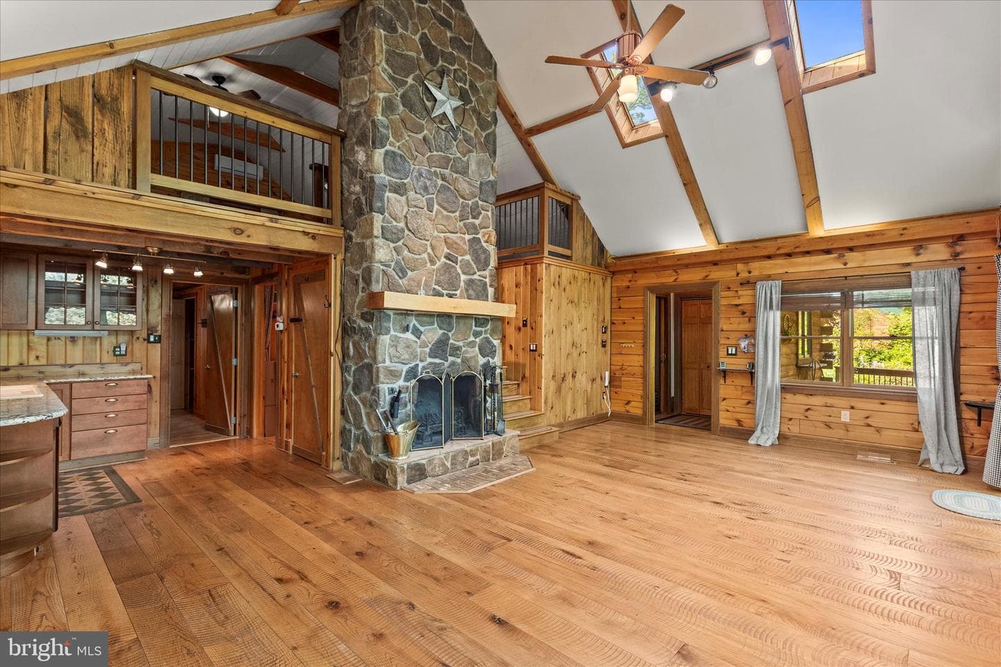 166 Woodview Road photo 37