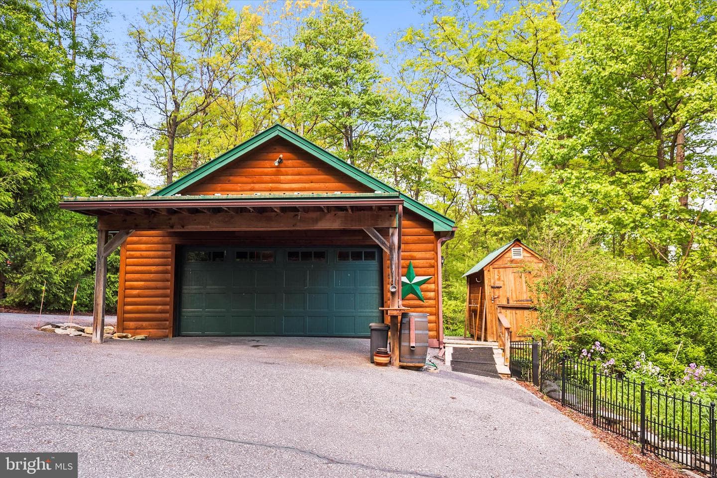 166 Woodview Road photo 58