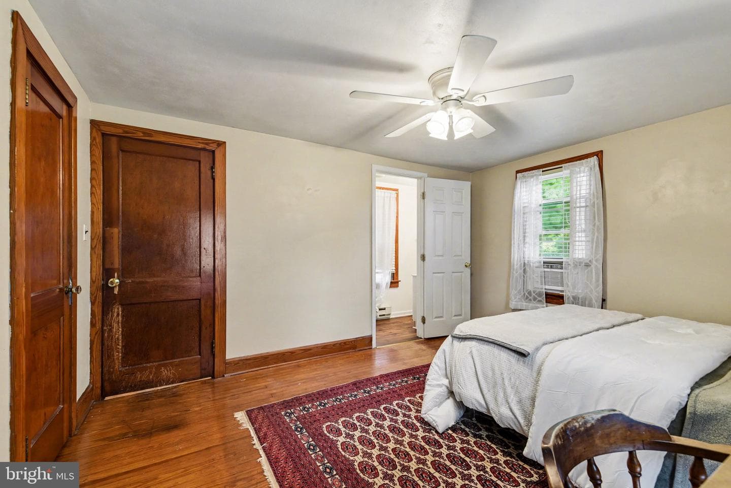186 W York Street photo 11