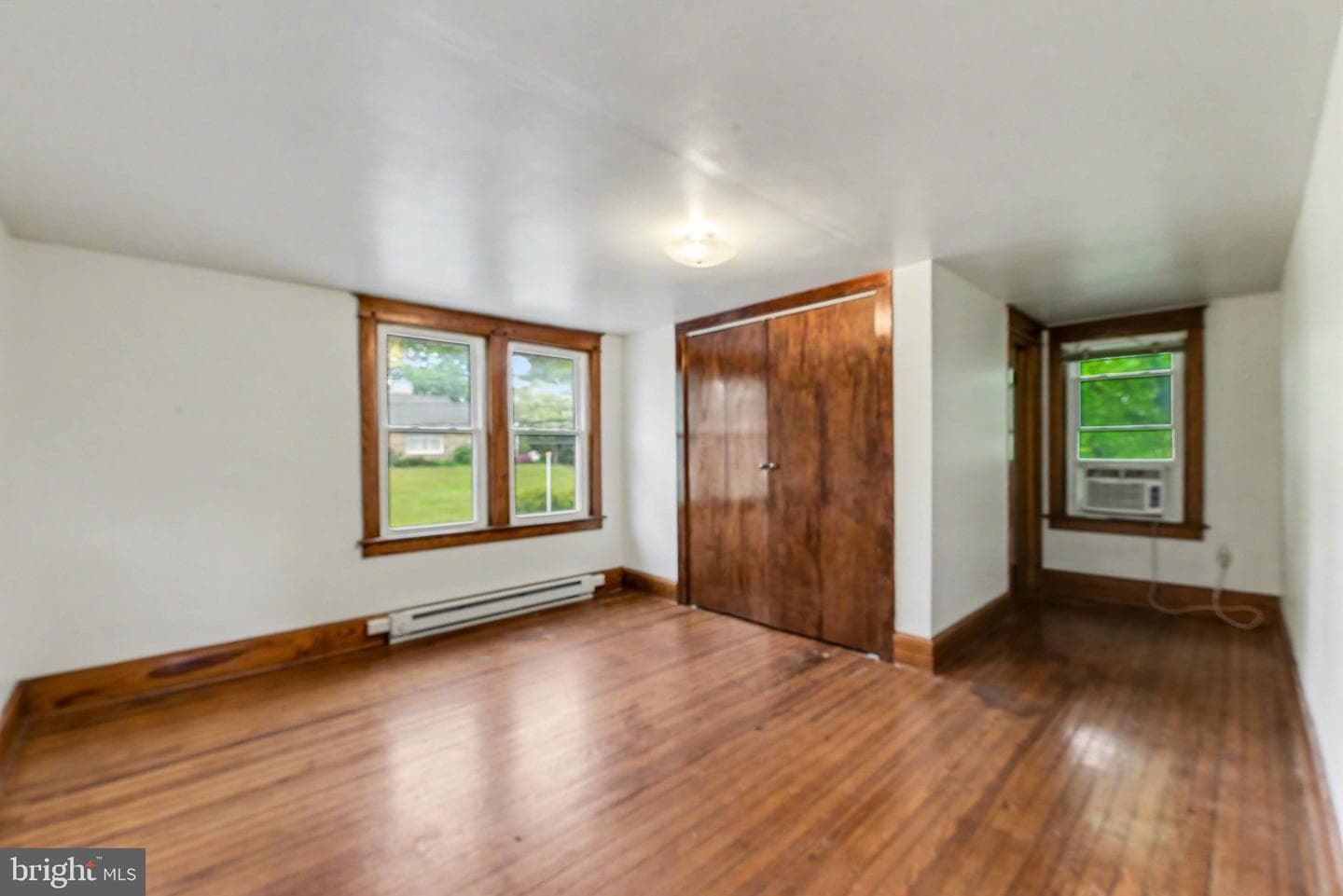 186 W York Street photo 13