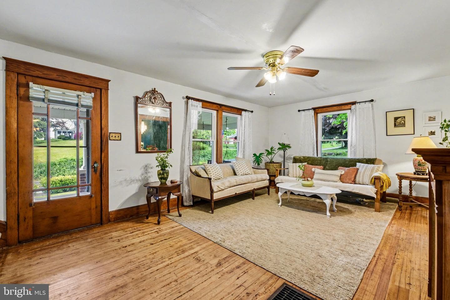 186 W York Street photo 2