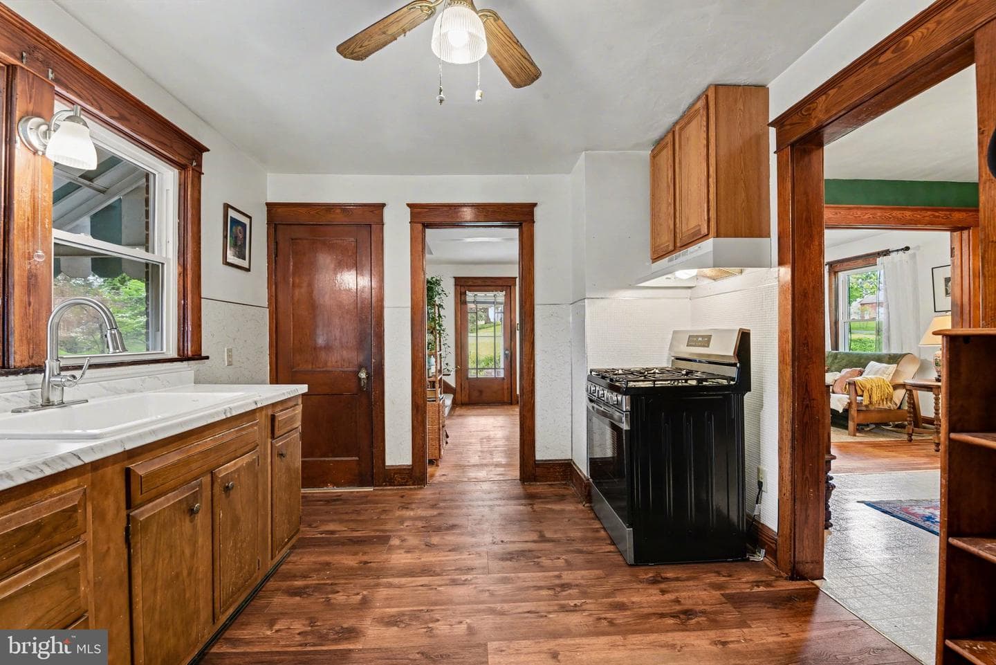 186 W York Street photo 5
