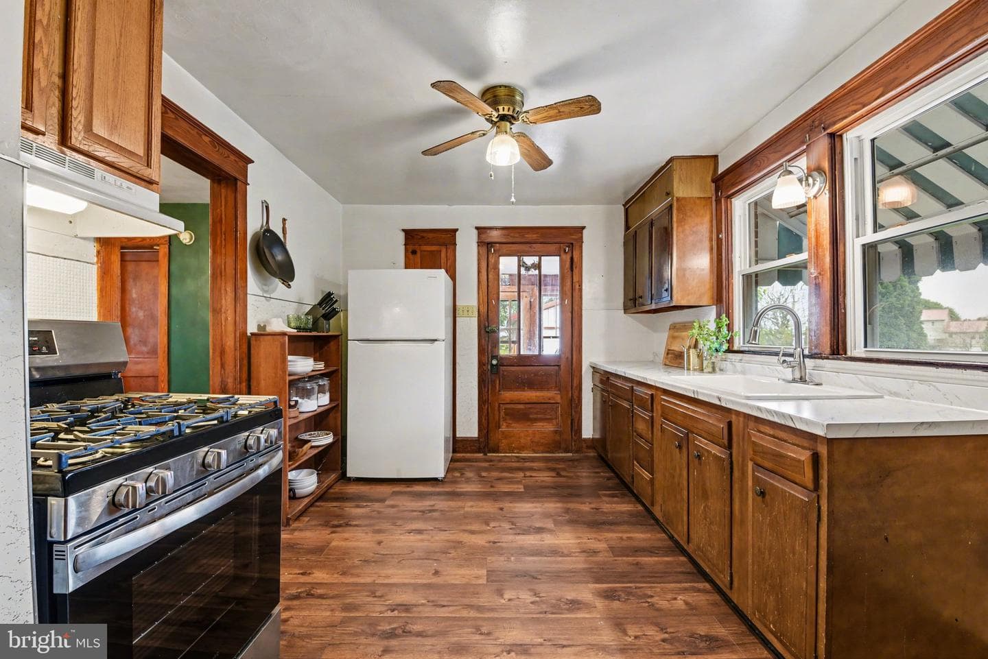 186 W York Street photo 6
