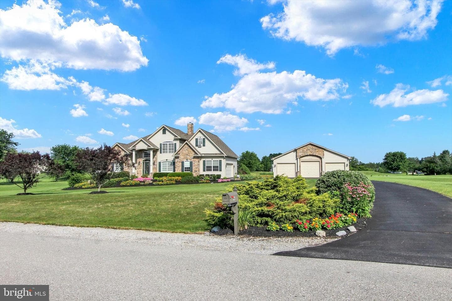 96 Tyoaka Drive photo 2